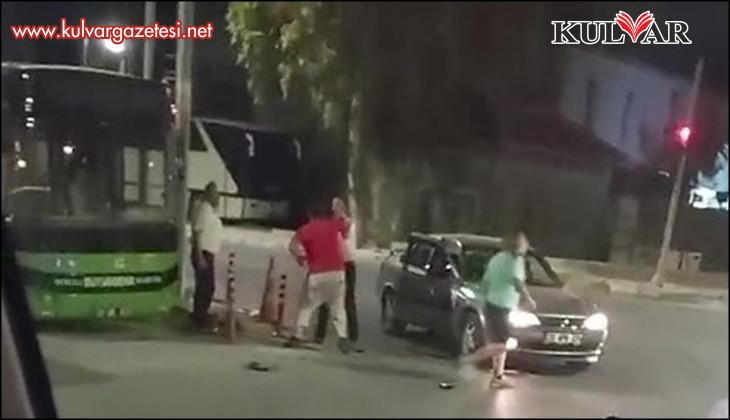 Darp edilen kadını halk otobüsü şoförleri kurtardı