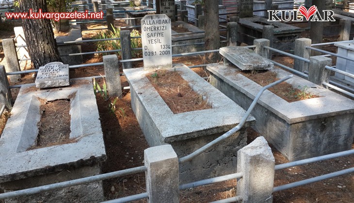 Defalarca onarılan mezar taşların kırılması vatandaşı çileden çıkardı