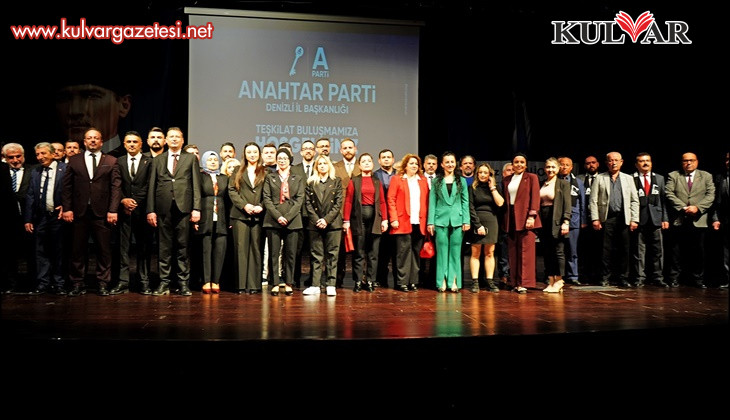Denizli Anahtar Parti üyeleri düzenlenen törende bir araya geldi