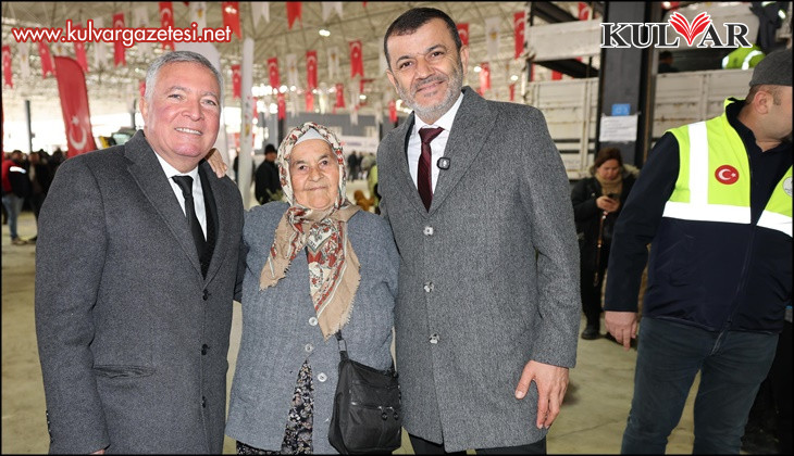 Denizli Büyükşehir ve Honaz Belediyesi üreticiye destek amacıyla zeytin ve meyve fidanı dağıttı