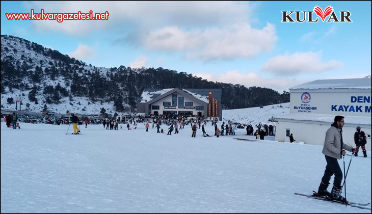 Denizli Kayak Merkezi yeni sezonda ziyaretçi akınına uğradı