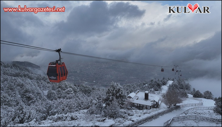 Denizli teleferikte yeni dönem kar manzarasıyla başlıyor