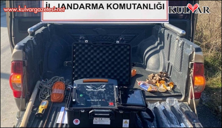 Denizli’de 4 defineci jandarma tarafından suçüstü yakalandı