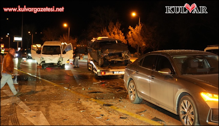 Denizli’de 5 aracın karıştığı zincirleme kaza çok sayıda kişi yaralandı