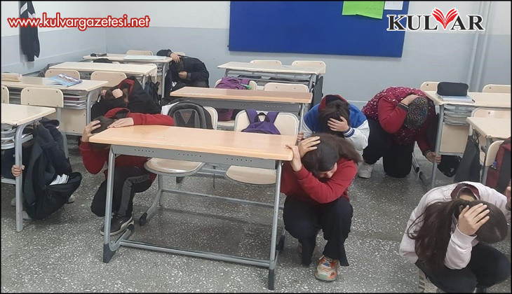 Denizli'de afetler ve dayanıklılık ayı etkinlikleri kapsamında okullarda eş zamanlı tatbikat yapıldı