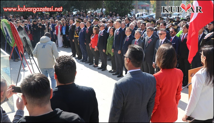 Denizli'de Cumhuriyet Bayramı kutlamaları çelenk töreniyle başladı