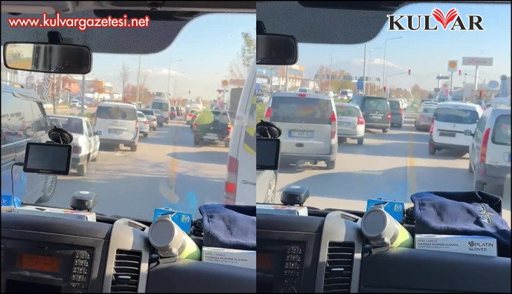 Denizli'de duyarlı sürücülerin fermuar sistemi ile yol verdiği anlar