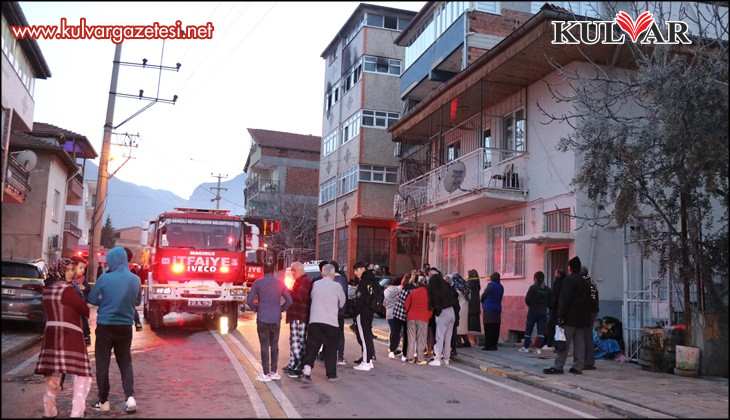 Denizli'de evde çıkan yangında çocuklarını kurtaran anne hayatını kaybetti