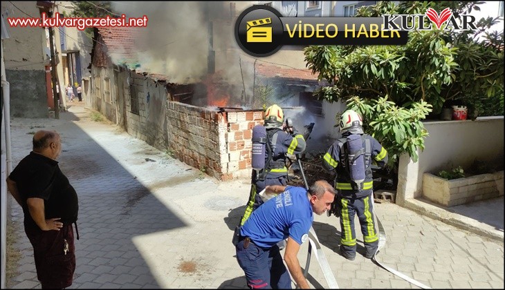 Denizli'de kullanılmayan müstakil evde çıkan yangın paniğe neden oldu