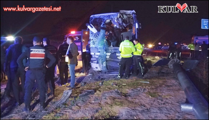 Denizli'de minibüs yolcu otobüsüyle çarpıştı: 1 ölü, 13 yaralı