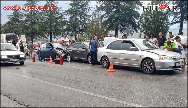 Denizli'de yağışın ardından zincirleme kaza: 5 yaralı