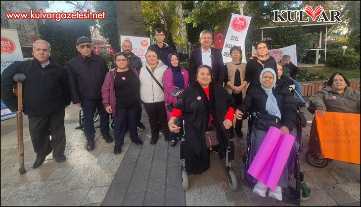 Denizlili vatandaşlar engelli bireylerin yaşadıkları zorlukları ‘1 Dakika Özel İnsan' etkinliğinde hissetti