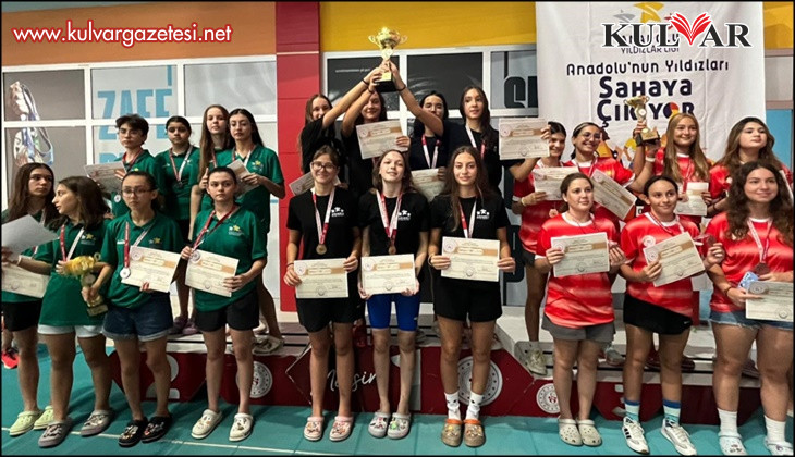 Denizlili yüzücüler Türkiye Şampiyonasında madalyaları topladı