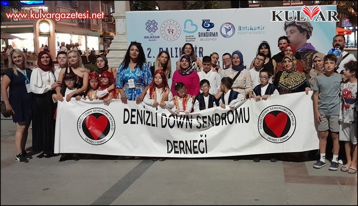 Denizli’nin Down sendromlu çocukları Bandırma festivaline renk kattı