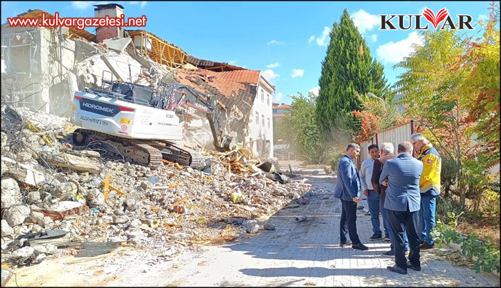 Depreme dayanaksız olan Kale Devlet Hastanesi’nin yıkımına başlanıldı