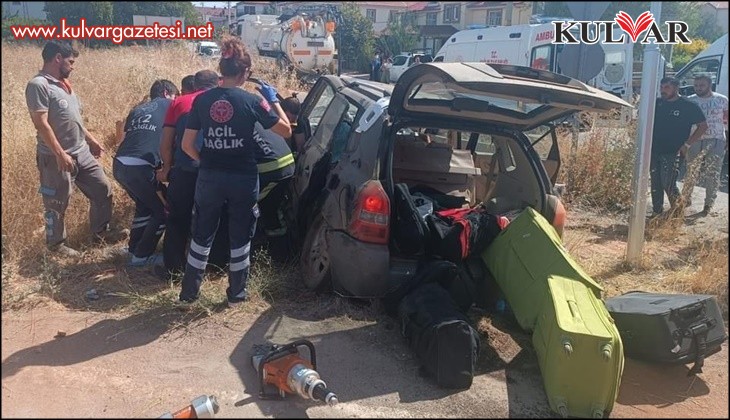 Direksiyon hakimiyetini kaybeden araç yoldan çıktı; 4 yaralı