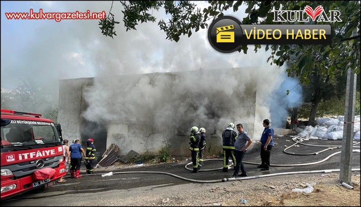 Dokuma atölyesindeki yangın işyerini kullanılamaz hale getirdi