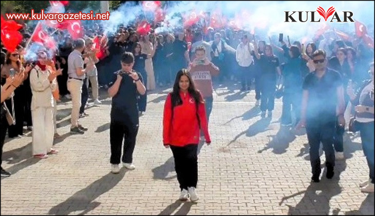 Dünya şampiyonu Ayşegül’e yuvasında coşkulu karşılama