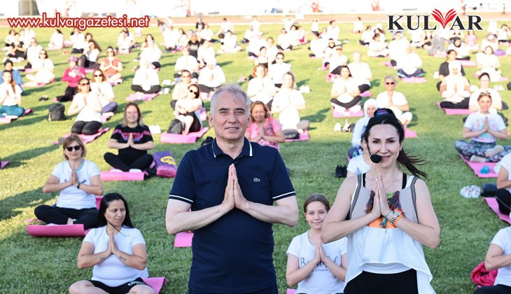 Dünya Yoga Günü’nde 500 kadın yoga yaptı