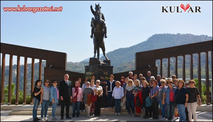 Emekli öğretmenlerden Başkan Kumral' a ziyaret