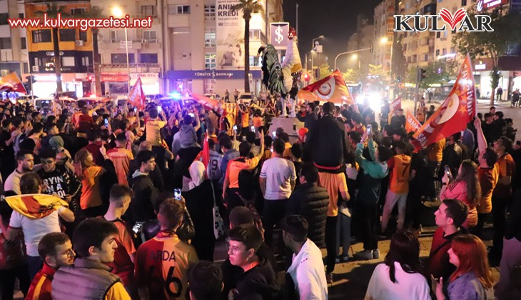 Galatasaray taraftarları sokağa döküldü