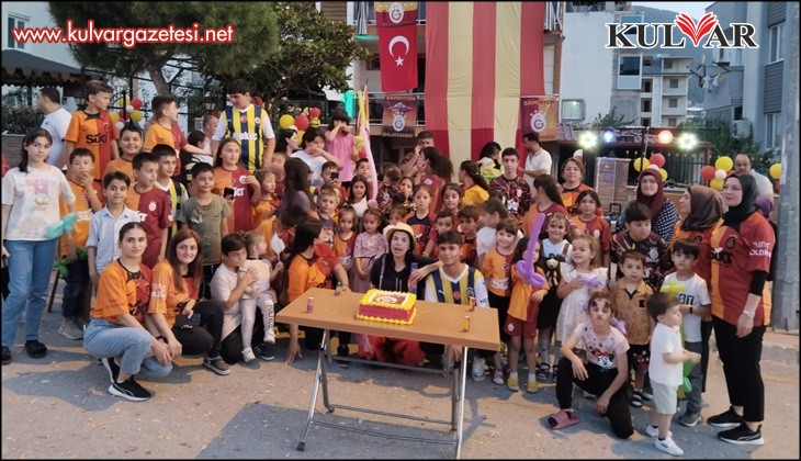 Galatasaray ve Fenerbahçeli minikler 24. şampiyonluğu birlikte kutladı