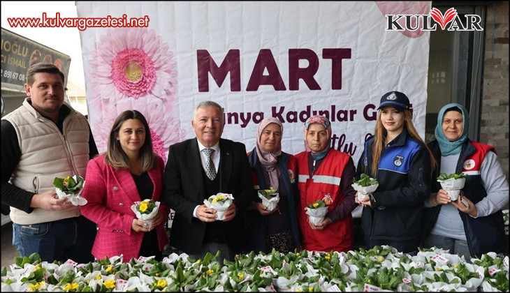 Honaz Tohum Merkezinde yetiştirilen çiçekler kadınlara hediye edildi