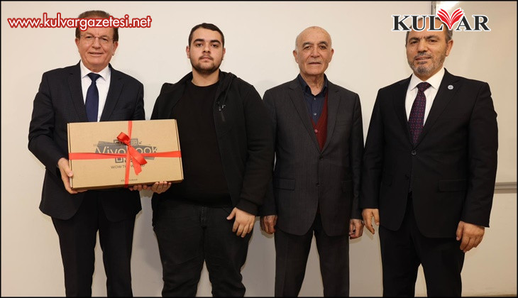 İlahiyat Fakültesi’nde 2025-2026 Eğitim Öğretim Yılı Dizüstü Bilgisayar Hediye Töreni Gerçekleştirildi