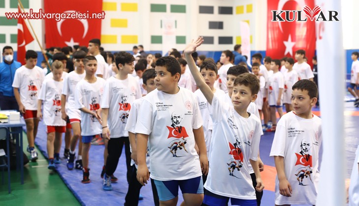 İstiklal Marşı'nın 101. yaşı ve Akif anısına güreş turnuvası yapıldı
