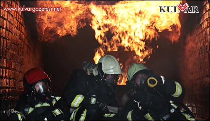 İtfaiyeci adaylarının alevlerle mücadelesi göz dolduruyor