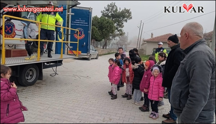Jandarmadan çocuklara emniyet kemeri eğitimi