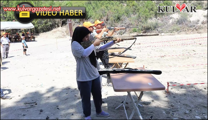 Kadın atıcı erkeklere taş çıkarttı