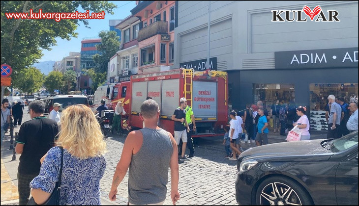 Kafede fritözden çıkan yangın paniğe neden oldu