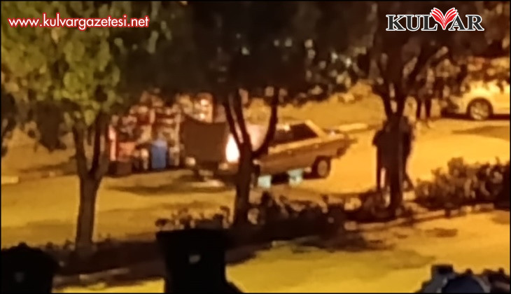 Kale’de seyir halindeki araç alev alev yandı