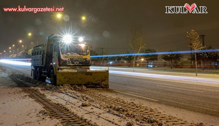 Kar yağışı nedeniyle zincirsiz ve kar lastiksiz araçlara geçiş kapatıldı