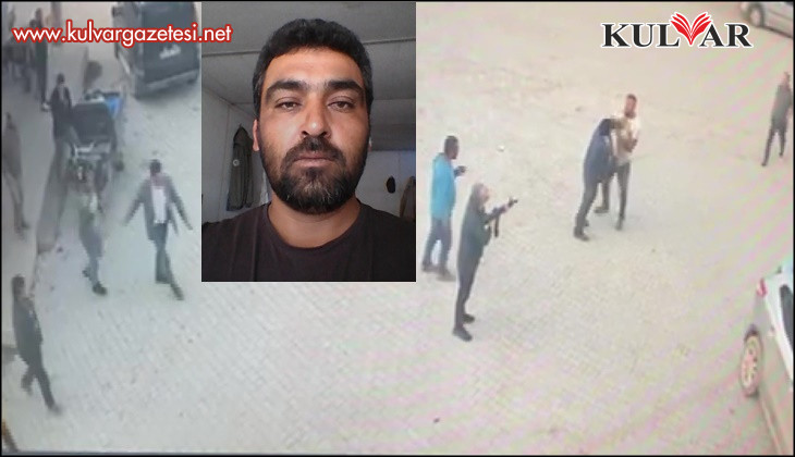 Kendisine silah doğrultan adamın üzerine yürüyüp bıçakla öldürdü