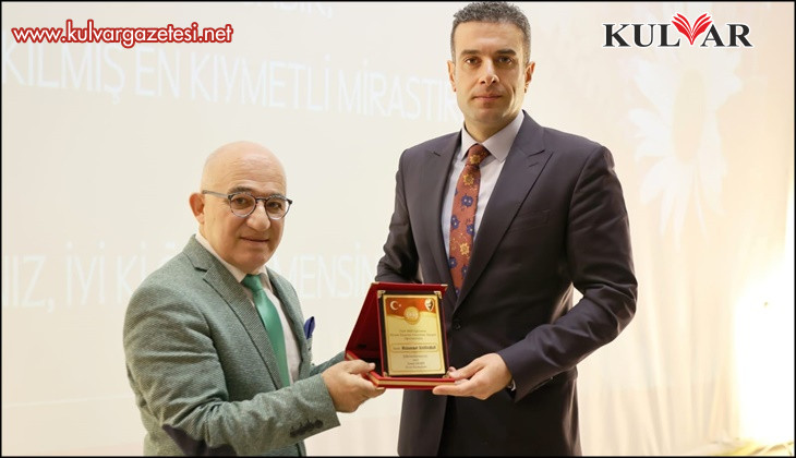 Kültür aşığı öğretmen üstün şeref belgesiyle onurlandırıldı