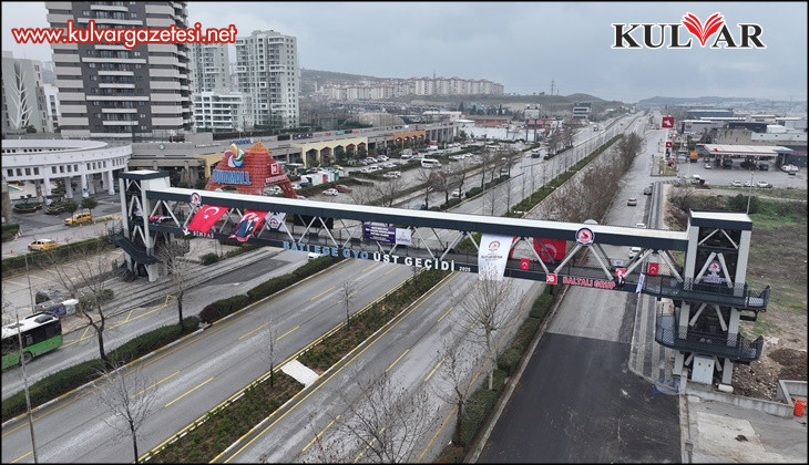 Menderes Bulvarındaki modern yaya üst geçidi açılıyor