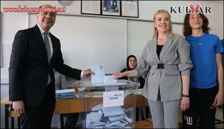 Merkezefendi Belediye Başkanı Şeniz Doğan ve eşi Mehmet Ali Doğan Oylarını Kullandılar
