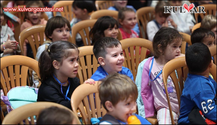 MERKEZEFENDİ BELEDİYESİ KENT TİYATROSU MİNİKLERİN YÜZÜNÜ GÜLDÜRDÜ