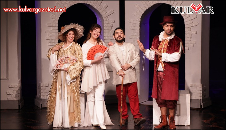 Merkezefendi Kent Tiyatrosu yeni oyunu ‘Biz Aşık Değiliz’ ile sahnede