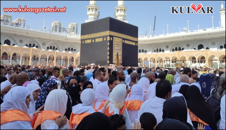 Miraç Kandilinde Kâbe’de mahşerî kalabalık