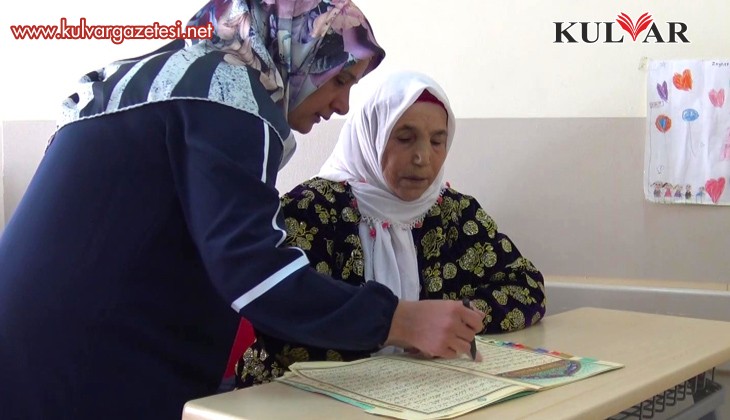 Okuma yazmasını bilmediği halde 73 yaşında Kur’an-ı öğrendi