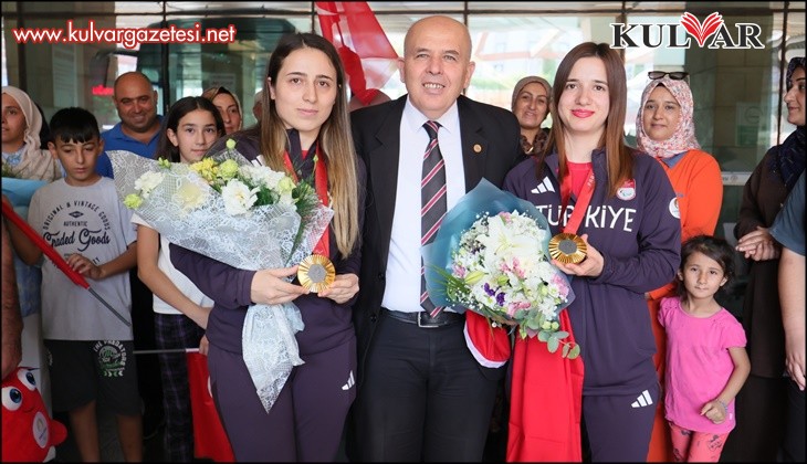 Olimpiyat şampiyonları çiçeklerle karşılandı