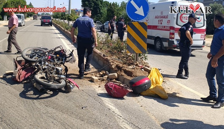 Otomobille çarpışan motosiklet sürücüsü ağır yaralandı