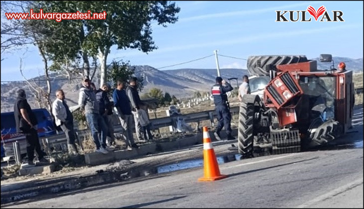 Otomobille çarpışan traktör ikiye bölündü