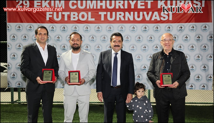 PAMUKKALE'DE CUMHURİYET BAYRAMI COŞKUSUYLA DÜZENLENEN FUTBOL TURNUVASI SONA ERDİ