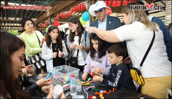 PAÜ Çocuk Üniversitesi Cumhuriyetin 100. Yılında 100 Uçurtma İle Çocuk Şenliği Düzenledi