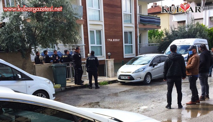 Polis memuru yalnız yaşadığı apartta ölü bulundu