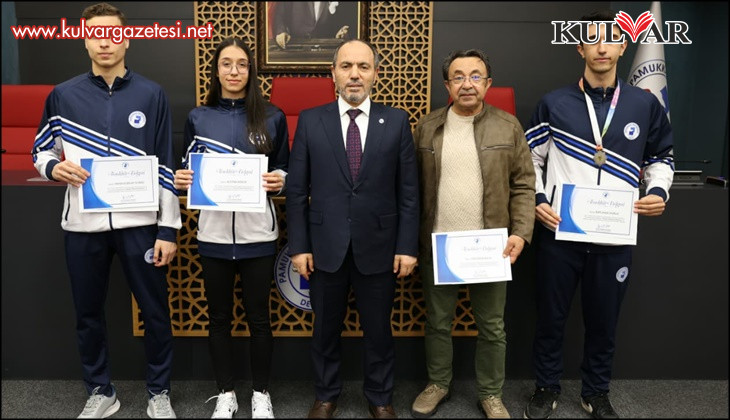 Rektör Güngör, Spor Turnuvalarında Dereceye Giren PAÜ’lü Sporculara Teşekkür Belgesi Takdim Etti